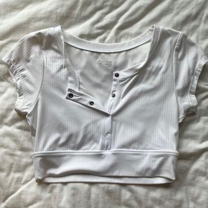 cute aerie cropped white shirt